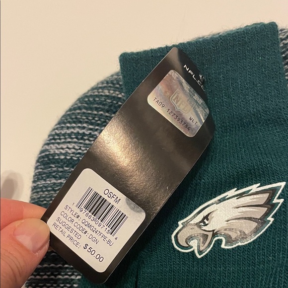 NFL TEAM Apparel Eagles Green Beanie & Gloves Set OSFM NWT - Picture 5 of 8